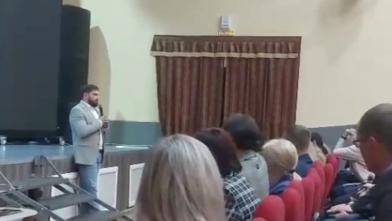 Жители портового района Углегорска страдают от битком набитого автобуса