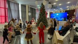 Мечты юных углегорцев начали исполняться благодаря «Елке желаний»