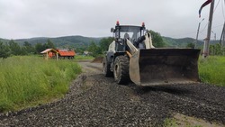 Ремонт грунтовых дорог продолжается в селах Углегорского района