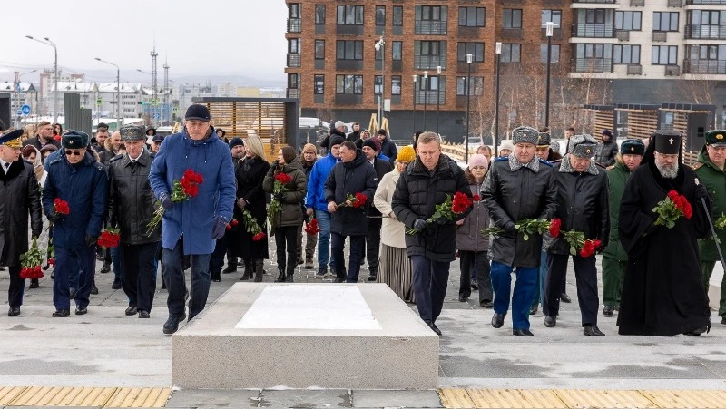 Сквер Защитников Отечества открыли в Южно-Сахалинске