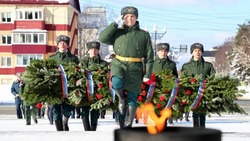 Возложение цветов к Вечному огню проведут 23 февраля на Сахалине