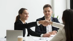 Жители Углегорска могут устроиться на работу в администрацию района