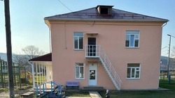 Фасад сельской библиотеки отремонтировали в Краснополье