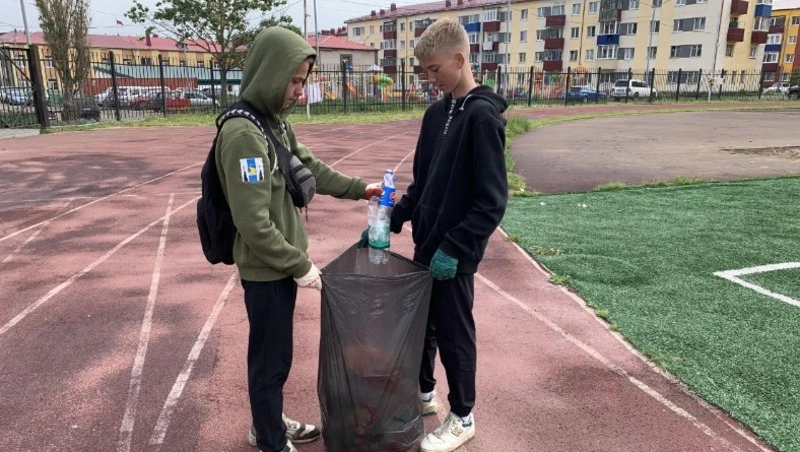 Спортсмены из Шахтерска навели порядок на стадионе «Центральный»