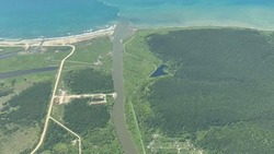 Река Углегорка на Сахалине превратилась в коричневую жижу