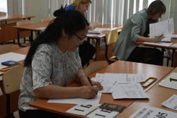 Родители старшеклассников сдали ЕГЭ в Углегорске