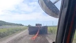 Самосвал с углем опрокинулся на дороге в Углегорском районе