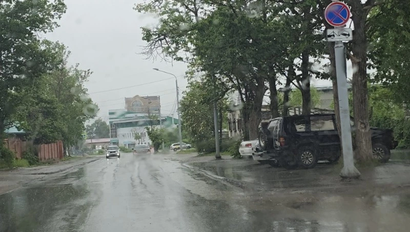 Сильный дождь обрушится на Сахалинскую область