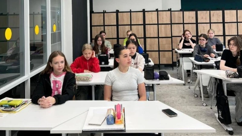  Юные художники Углегорска покоряют новые творческие вершины