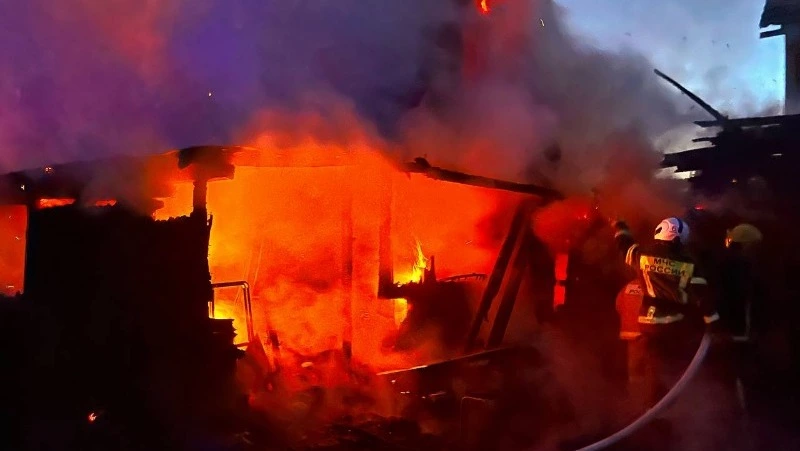 Сарай с курами загорелся в Углегорске