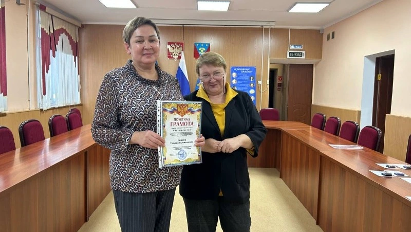 Памятные знаки губернатора и грамоты Собрания вручили жителям Углегорска