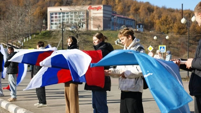 Под одним флагом на одной земле