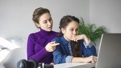 Школьники Сахалина могут присоединиться прямым эфирам по подготовке к ЕГЭ-2024