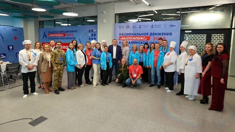 Валерий Лимаренко поздравил региональную сборную с успешным выступлением на чемпионате «Абилимпикс»