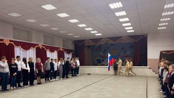 Учащиеся сельской школы Бошняково показали, как правильно начинать учебную неделю 