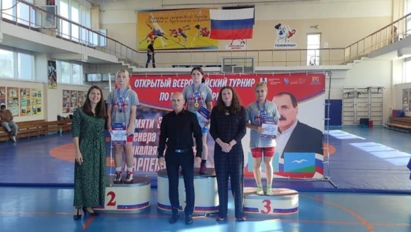 Спортсмены из Шахтерска приняли участие в турнире по спортивной борьбе