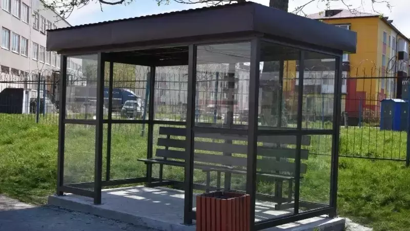 В Углегорском районе установили 7 новых остановок по единому дизайн-коду