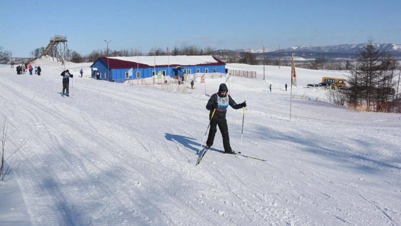 Спортшкола имени Карпенко готовит к новому сезону лыжную трассу
