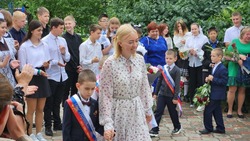 Мэр Федор Филин поздравил жителей Углегорского района с Днем Знаний