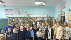 Мастер-класс по изготовлению маскировочных сетей провели в селе Никольское