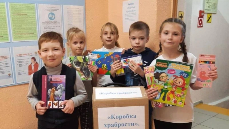 Активисты «Движения Первых» собрали подарки для пациентов поликлиник района