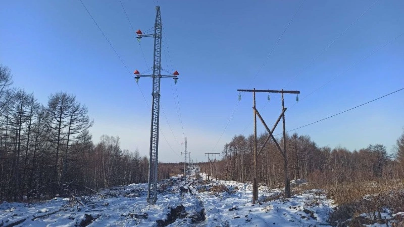 Для ЛЭП «Шахтерская — Ударновская» смонтированы новые опоры