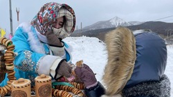 Блины летели во все стороны: Масленицу отметили в Углегорском округе