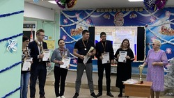 Линейка с выносом флага и исполнением гимна РФ прошла в школе села Лесогорское