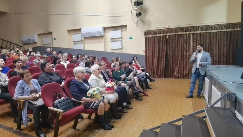 Встреча с работниками спорта, культуры и образования прошла в Углегорске