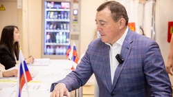 Губернатор Сахалинской области проголосовал на выборах президента РФ