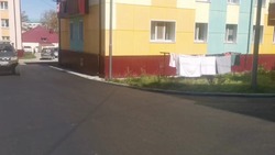 В Углегорске продолжается асфальтирование дворов