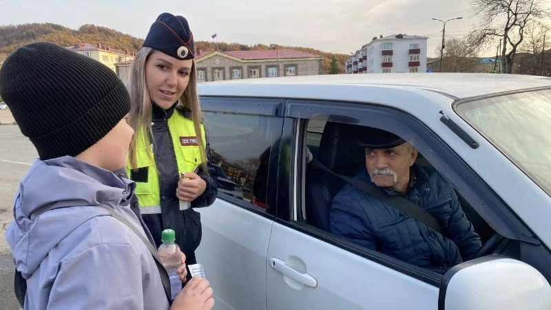 Углегорские школьники призвали автомобилистов к трезвому вождению