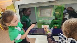 Юных жителей Шахтерска обучают с помощью интерактивных занятий