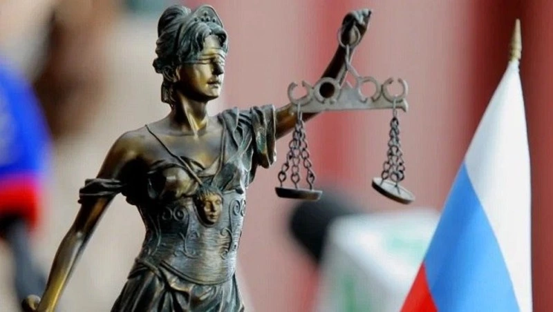 В Углегорске будут судить 18-летнего жителя, который украл чужой телефон