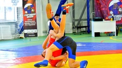 Открытый турнир по спортивной борьбе прошел в Шахтерске