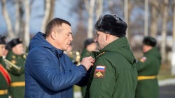 Губернатор Валерий Лимаренко поздравил жителей области с Днем защитника Отечества