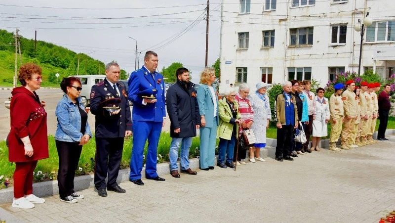 В Углегорском районе почтили память погибших солдат