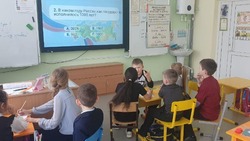 Школьники Краснополья посмотрели отрывок интервью Президента РФ Такеру Карлсону