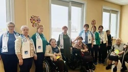 «Серебряные» волонтеры поздравили жительниц Шахтерского интерната с 8 Марта