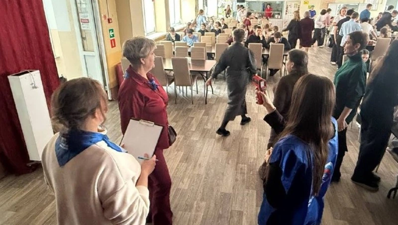 Единая Россия проверила тепловой режим в школе №5 Углегорска