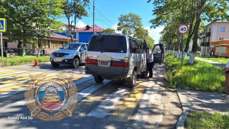 Водитель Toyota Hiace сбил женщину на пешеходном переходе в Углегорске