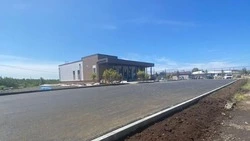 Благоустройство территории вокруг строящейся бани продолжается в Шахтерске