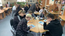 Студенты СахГТ написали теплые слова бойцам, находящимся на передовой