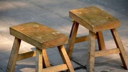 Житель Углегорска напился и забил табуретом женщину