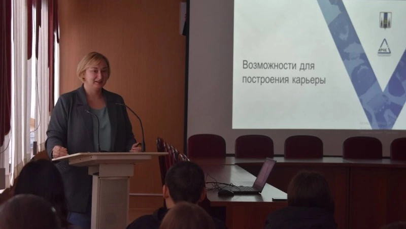 Школьникам из Углегорска рассказали, как построить успешную карьеру в будущем
