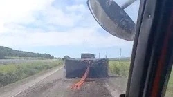 Самосвал с углем опрокинулся на дороге в Углегорском районе