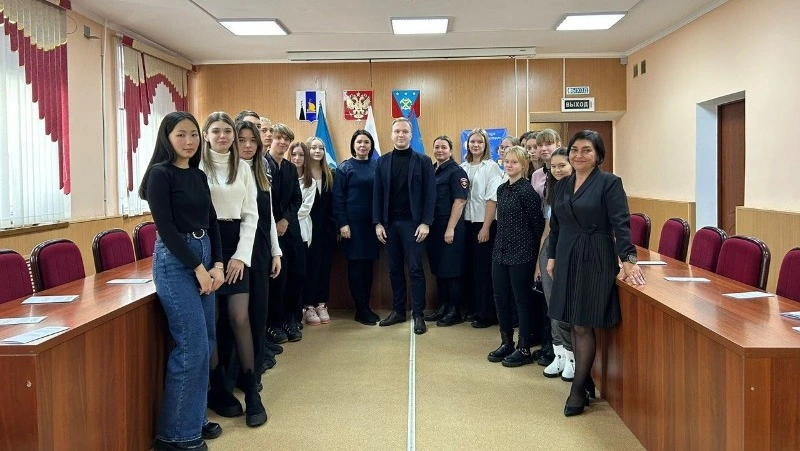 Школьники Углегорска узнали, что грозит за нарушение закона