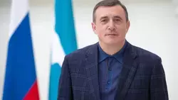 Губернатор Валерий Лимаренко поздравил островитян с Днем Победы советского народа