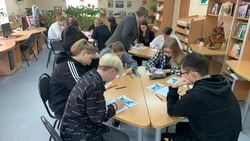 Студенты СахГТ написали теплые слова бойцам, находящимся на передовой