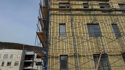 В Углегорске продолжается строительство новой поликлиники